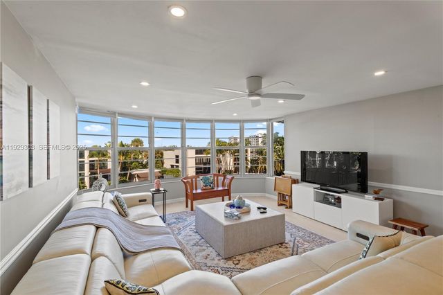 3051 NE 48th St 307, Fort Lauderdale, FL 33308