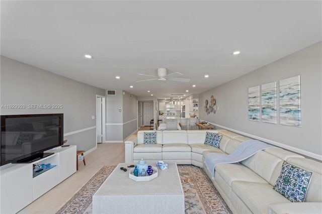 3051 NE 48th St 307, Fort Lauderdale, FL 33308