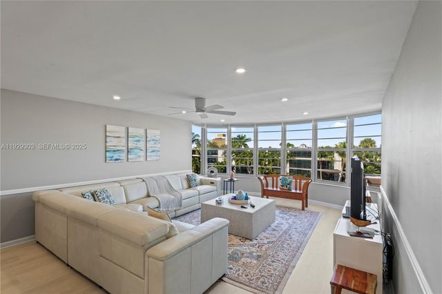 3051 NE 48th St 307, Fort Lauderdale, FL 33308