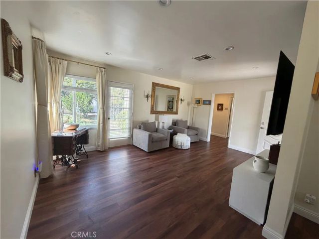 6655 Yarmouth Avenue, Los Angeles, CA 91335