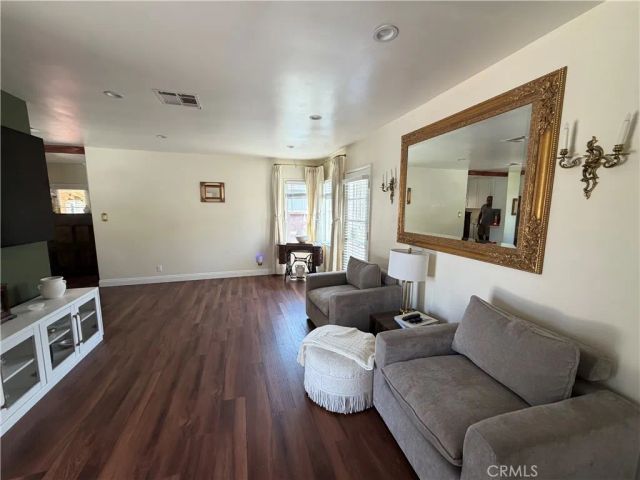 6655 Yarmouth Avenue, Los Angeles, CA 91335