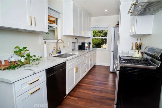 6655 Yarmouth Avenue, Los Angeles, CA 91335
