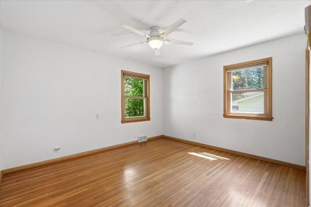 568 Shryer Avenue W, Roseville, MN 55113