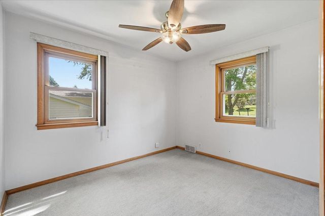 568 Shryer Avenue W, Roseville, MN 55113