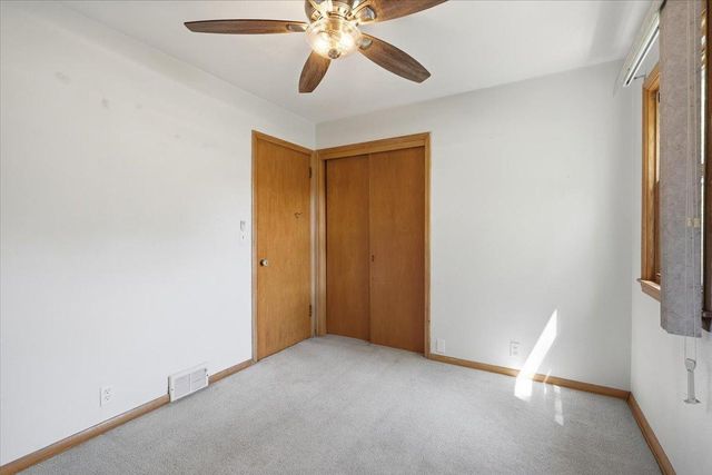 568 Shryer Avenue W, Roseville, MN 55113