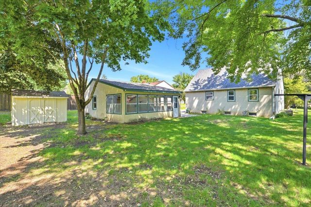 568 Shryer Avenue W, Roseville, MN 55113