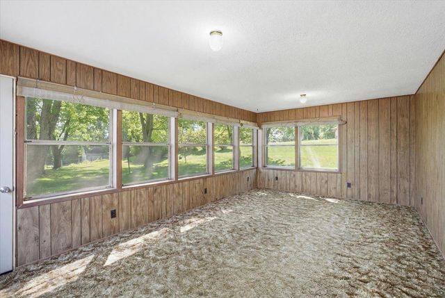 568 Shryer Avenue W, Roseville, MN 55113