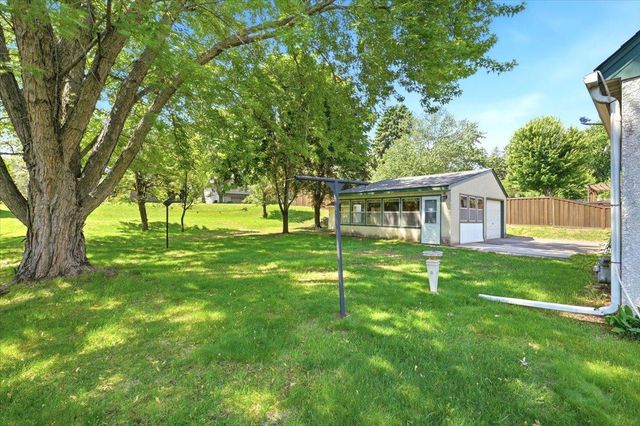 568 Shryer Avenue W, Roseville, MN 55113