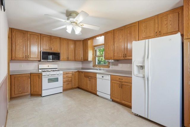 568 Shryer Avenue W, Roseville, MN 55113