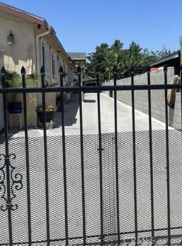 9421 9421 Maie, Los Angeles, CA 90002