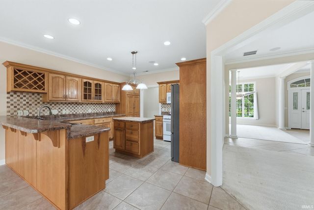 9421 Wawasee Cove, Fort Wayne, IN 46804