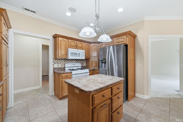 9421 Wawasee Cove, Fort Wayne, IN 46804