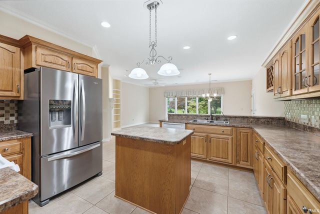 9421 Wawasee Cove, Fort Wayne, IN 46804
