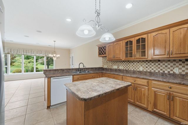 9421 Wawasee Cove, Fort Wayne, IN 46804