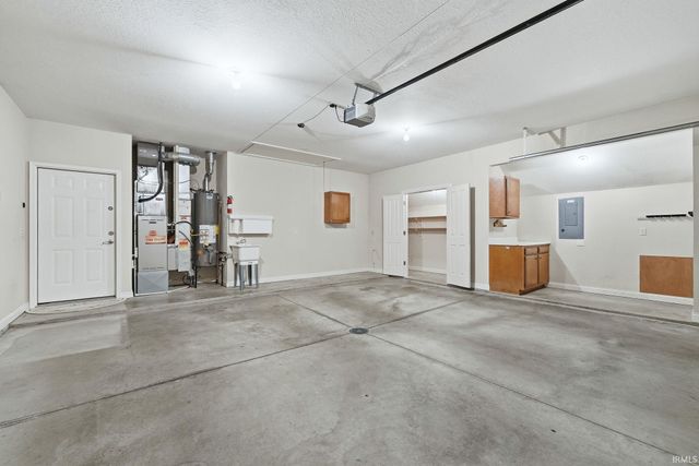 9421 Wawasee Cove, Fort Wayne, IN 46804