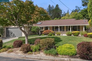 8 Southwaite Ct, Orinda, CA 94563