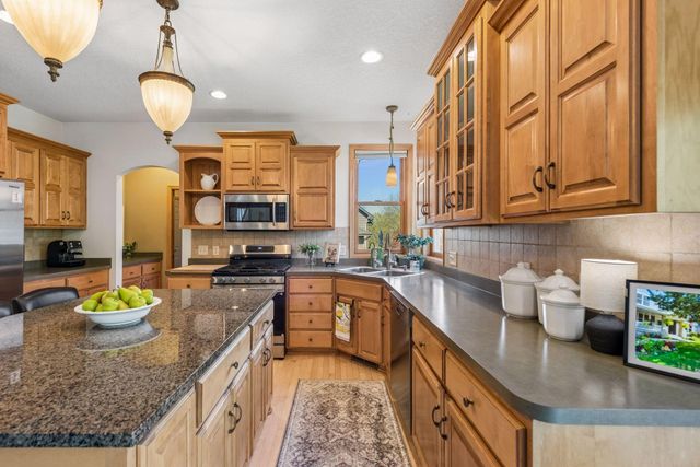 16586 73rd Avenue N, Maple Grove, MN 55311