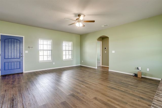 8201 Harvest Drive, Grandview, TX 76050