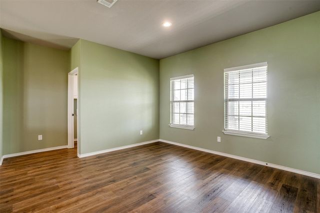 8201 Harvest Drive, Grandview, TX 76050