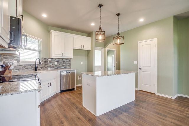 8201 Harvest Drive, Grandview, TX 76050