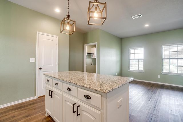 8201 Harvest Drive, Grandview, TX 76050