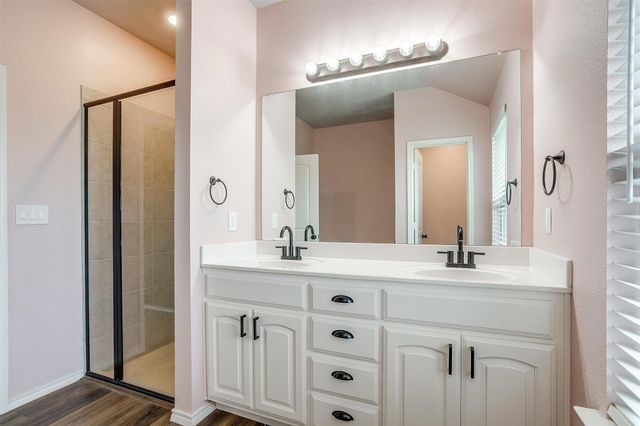 8201 Harvest Drive, Grandview, TX 76050