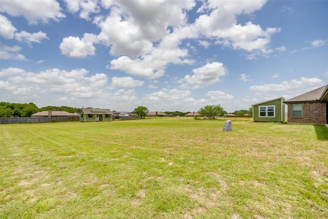 8201 Harvest Drive, Grandview, TX 76050