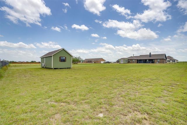 8201 Harvest Drive, Grandview, TX 76050