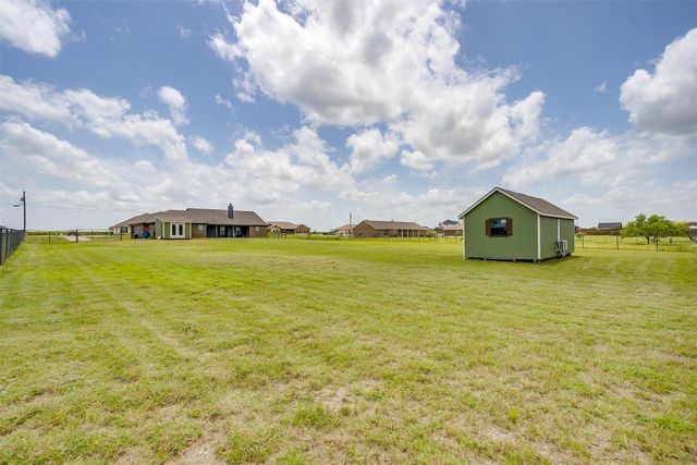 8201 Harvest Drive, Grandview, TX 76050