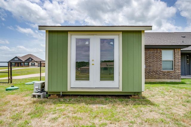 8201 Harvest Drive, Grandview, TX 76050