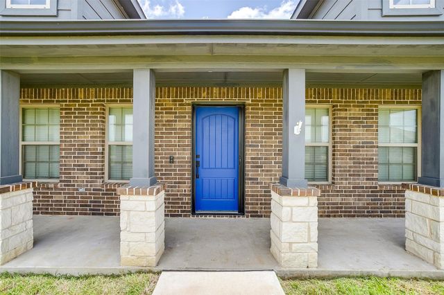 8201 Harvest Drive, Grandview, TX 76050