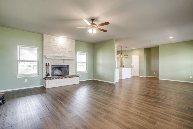 8201 Harvest Drive, Grandview, TX 76050