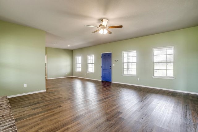 8201 Harvest Drive, Grandview, TX 76050