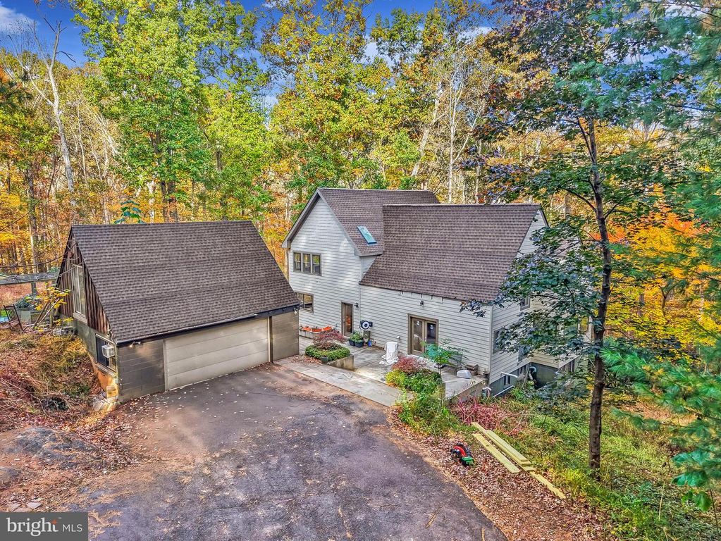 10450 HUNTER VIEW RD, Vienna, VA 22181