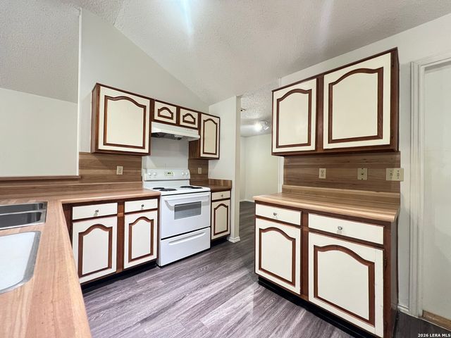 6530 FOREST VLG, San Antonio, TX 78250