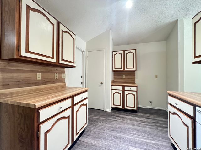 6530 FOREST VLG, San Antonio, TX 78250