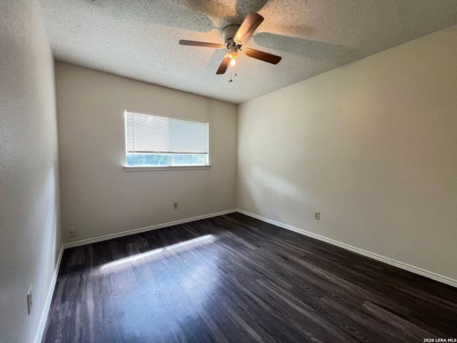 6530 FOREST VLG, San Antonio, TX 78250