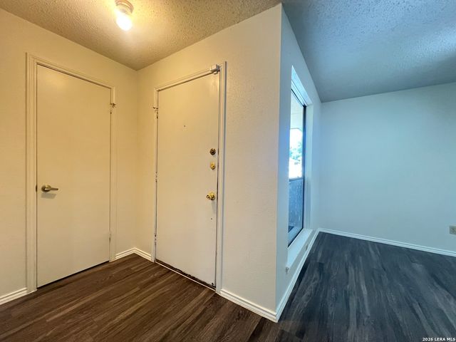 6530 FOREST VLG, San Antonio, TX 78250