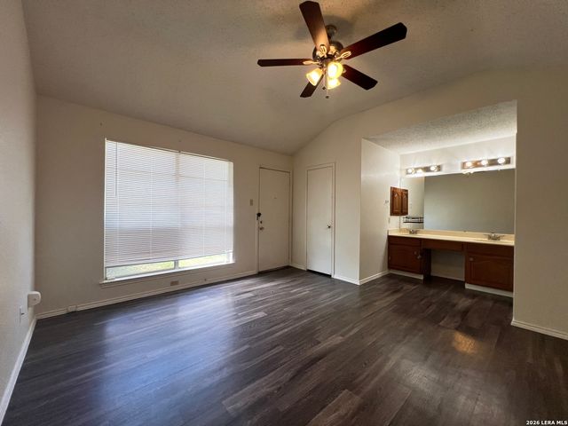 6530 FOREST VLG, San Antonio, TX 78250