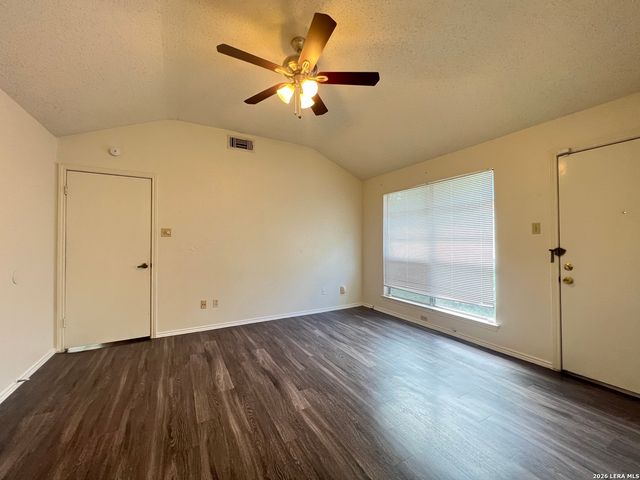 6530 FOREST VLG, San Antonio, TX 78250
