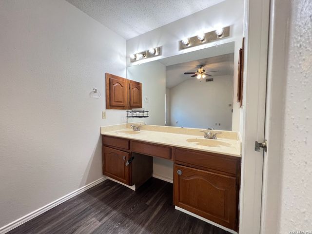 6530 FOREST VLG, San Antonio, TX 78250