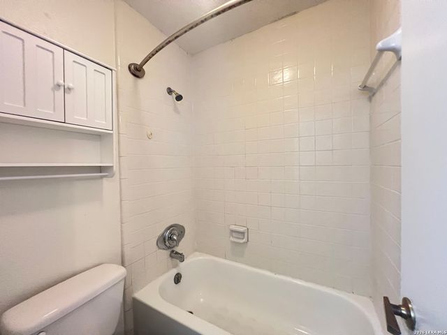 6530 FOREST VLG, San Antonio, TX 78250