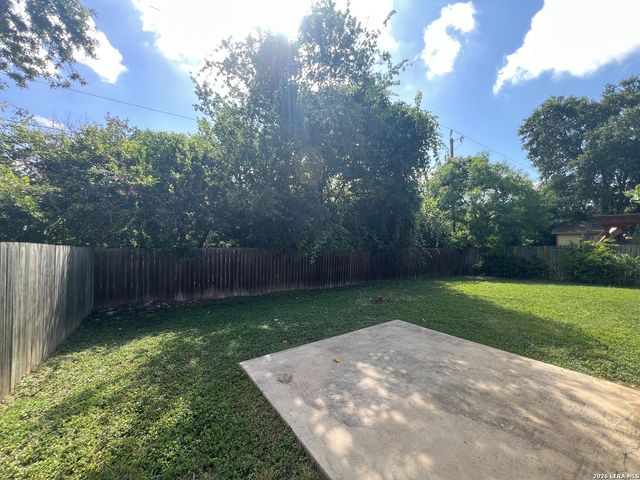 6530 FOREST VLG, San Antonio, TX 78250