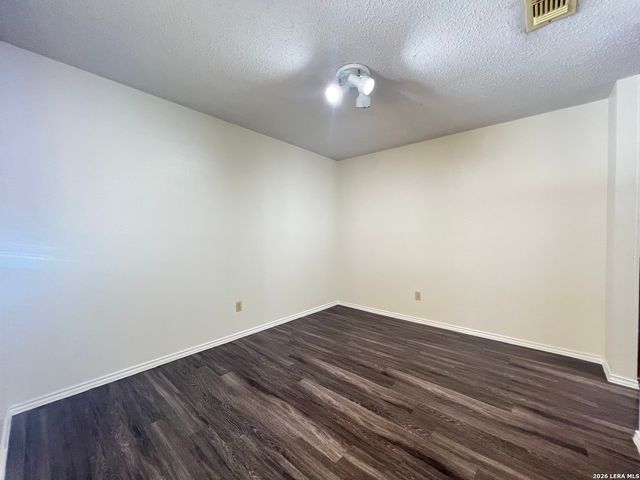 6530 FOREST VLG, San Antonio, TX 78250