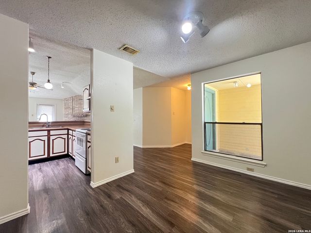 6530 FOREST VLG, San Antonio, TX 78250