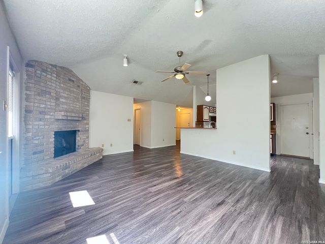 6530 FOREST VLG, San Antonio, TX 78250