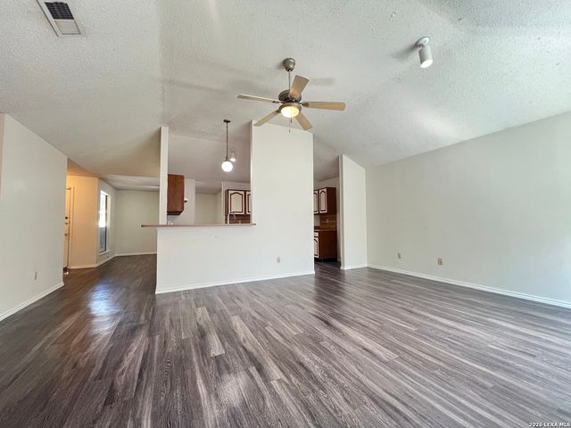 6530 FOREST VLG, San Antonio, TX 78250