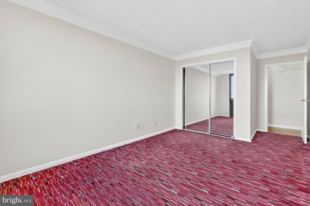 Image 13 of property listing at 7420 WESTLAKE TER #1210, Bethesda, MD 20817