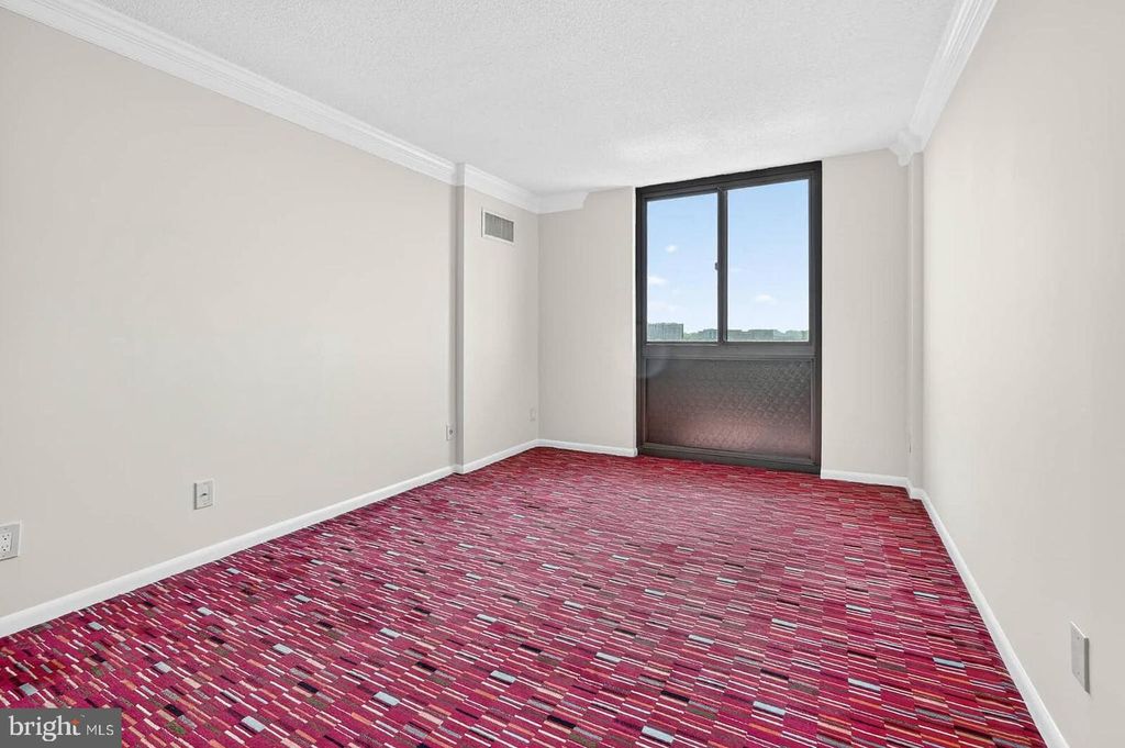 Image 14 of property listing at 7420 WESTLAKE TER #1210, Bethesda, MD 20817