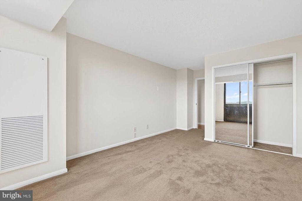 Image 17 of property listing at 7420 WESTLAKE TER #1210, Bethesda, MD 20817